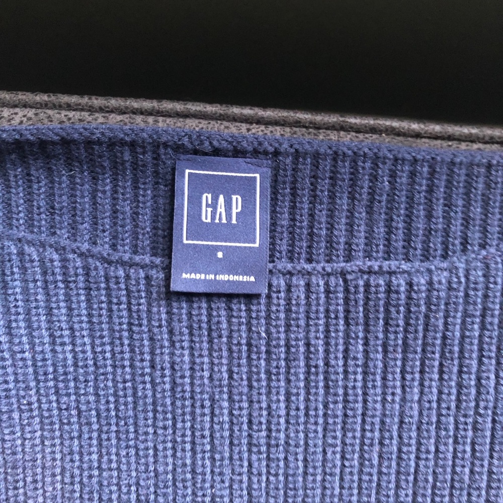 GAP Sweater - Picture 3 of 5